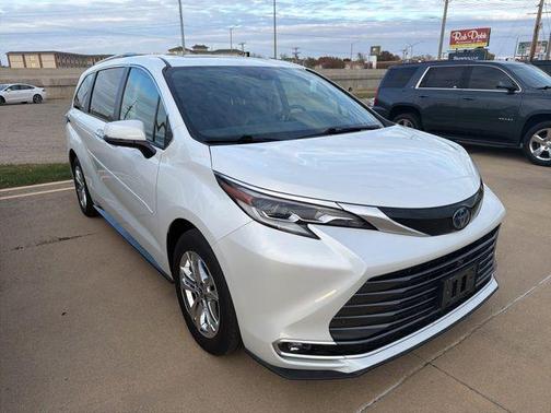 2022 Toyota Sienna Platinum