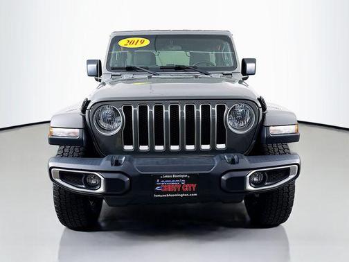 Sting-Gray Clearcoat 2019 Jeep Wrangler Unlimited Sahara