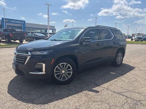 Mosaic Black Metallic 2023 Chevrolet Traverse LT Cloth