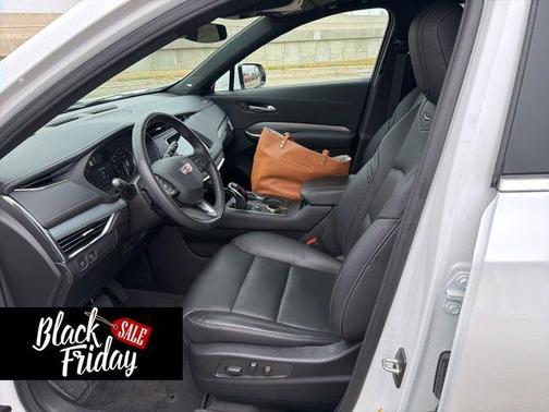 2023 Cadillac XT4 Premium Luxury