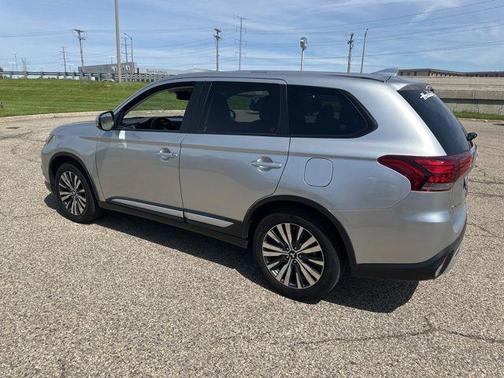 2020 Mitsubishi Outlander SE