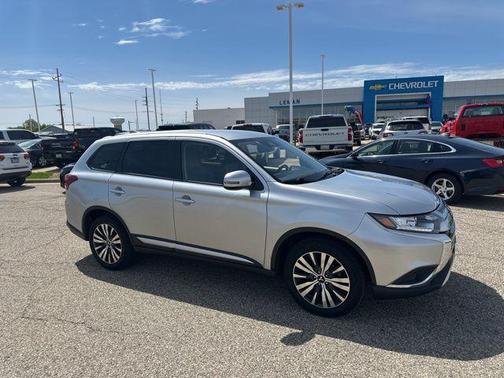 2020 Mitsubishi Outlander SE