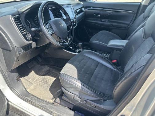 2020 Mitsubishi Outlander SE