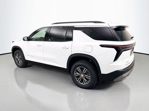 Summit White 2026 Chevrolet Traverse LT