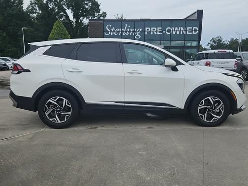 Snow White Pearl 2023 Kia Sportage LX