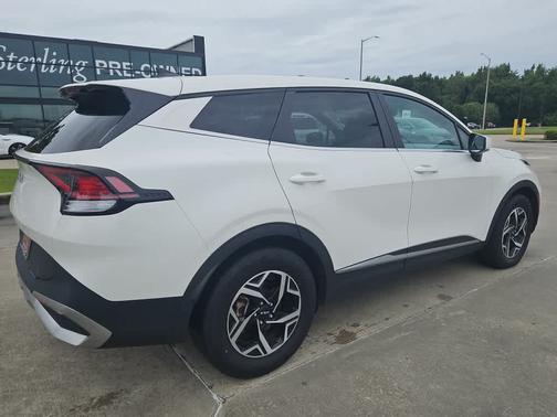 Snow White Pearl 2023 Kia Sportage LX