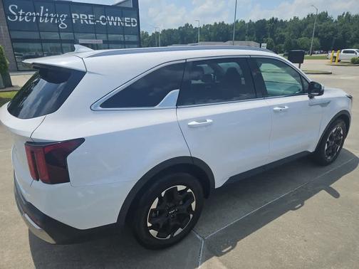 Glacial White Pearl 2024 Kia Sorento S