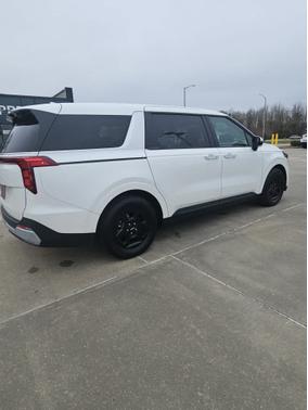 2025 Kia Carnival LXS