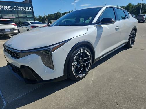 Snow White Pearl 2025 Kia K4 GT-Line