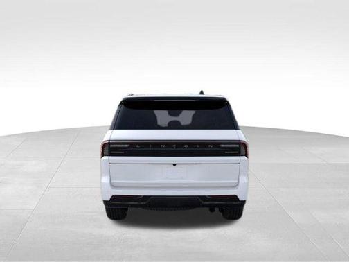 Star White Metallic Tri-Coat 2026 Lincoln Navigator Black Label