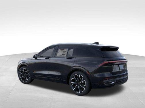 Infinite Black Metallic Clearcoat 2026 Lincoln Nautilus Reserve