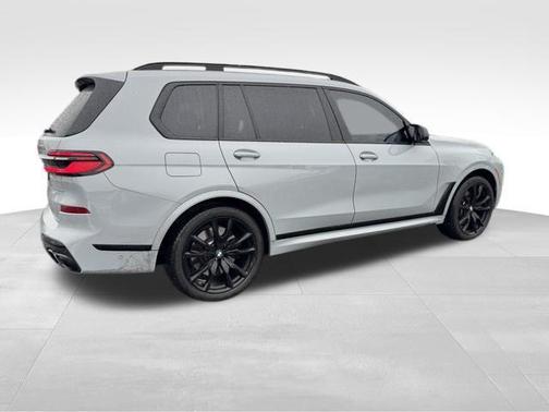 2024 BMW X7 M60i