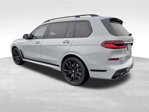 2024 BMW X7 M60i