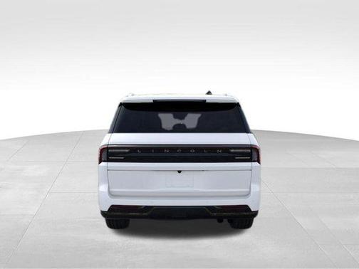 Star White Metallic Tri-Coat 2026 Lincoln Navigator Reserve