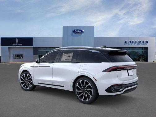 White Platinum Metallic Tri-Coat 2026 Lincoln Nautilus Black Label