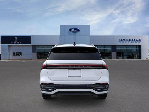 White Platinum Metallic Tri-Coat 2026 Lincoln Nautilus Black Label