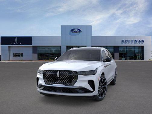 White Platinum Metallic Tri-Coat 2026 Lincoln Nautilus Black Label