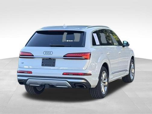 2025 Audi Q7 45 Premium