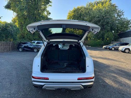 2025 Audi Q7 45 Premium