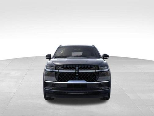 Infinite Black Metallic Clearcoat 2026 Lincoln Navigator Reserve