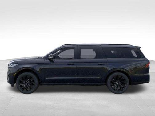 Infinite Black Metallic Clearcoat 2026 Lincoln Navigator Reserve