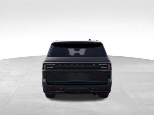 Infinite Black Metallic Clearcoat 2026 Lincoln Navigator Reserve