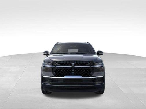 Infinite Black Metallic Clearcoat 2026 Lincoln Navigator Reserve
