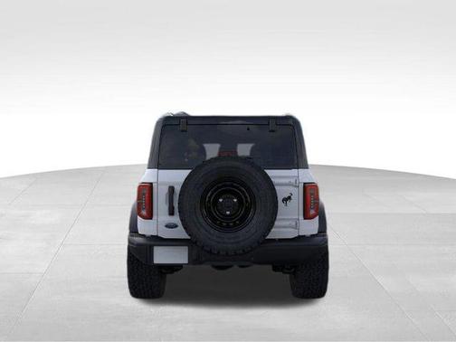 Oxford White 2026 Ford Bronco Badlands