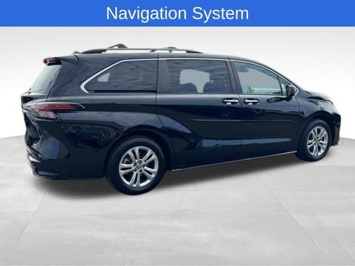 2022 Toyota Sienna XSE 7 Passenger