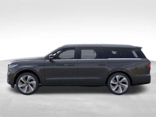Chroma Caviar Dark Gray Metallic Clearcoat 2026 Lincoln Navigator Black Label