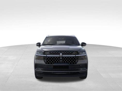 Chroma Caviar Dark Gray Metallic Clearcoat 2026 Lincoln Navigator Black Label