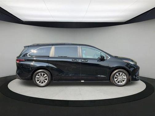 2023 Toyota Sienna XLE 7 Passenger
