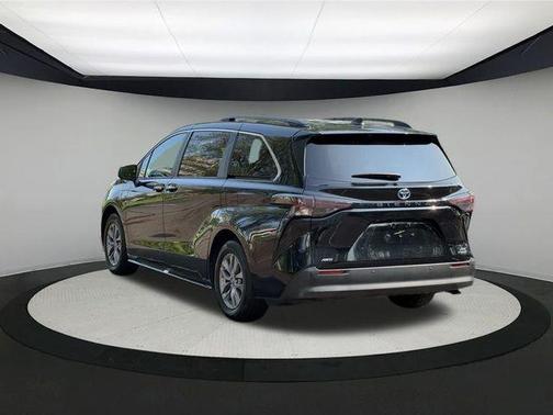 2023 Toyota Sienna XLE 7 Passenger