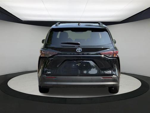2023 Toyota Sienna XLE 7 Passenger