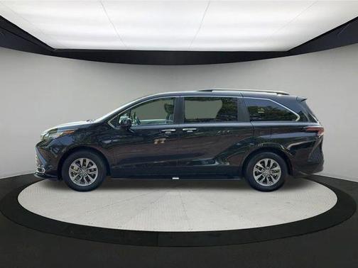2023 Toyota Sienna XLE 7 Passenger