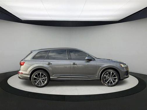 2023 Audi Q7 55 Premium Plus