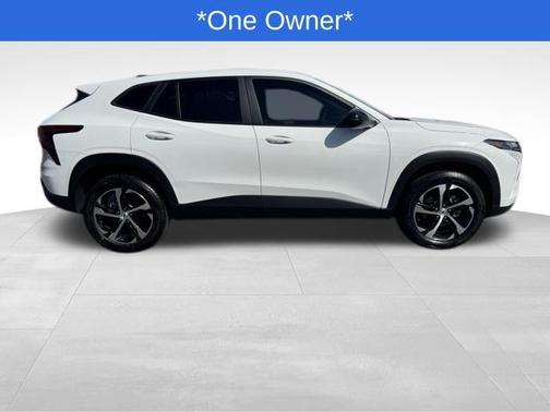 Summit White 2024 Chevrolet Trax FWD 1RS