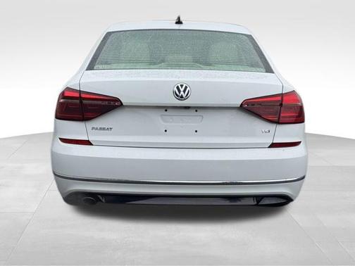 2018 Volkswagen Passat 2.0T R-Line