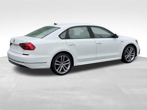 2018 Volkswagen Passat 2.0T R-Line