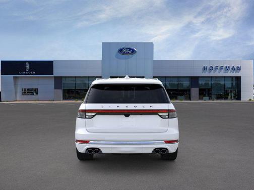 Pristine White Metallic Tri-Coat 2026 Lincoln Aviator Black Label AWD