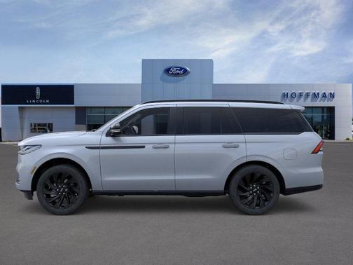Gray Mist Metallic Tri-Coat 2026 Lincoln Navigator Reserve