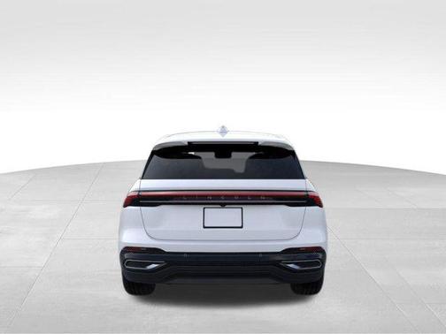 White Platinum Metallic Tri-Coat 2026 Lincoln Nautilus Premiere