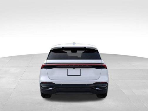 White Platinum Metallic Tri-Coat 2026 Lincoln Nautilus Premiere
