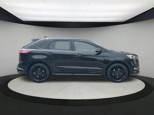 2022 Ford Edge ST