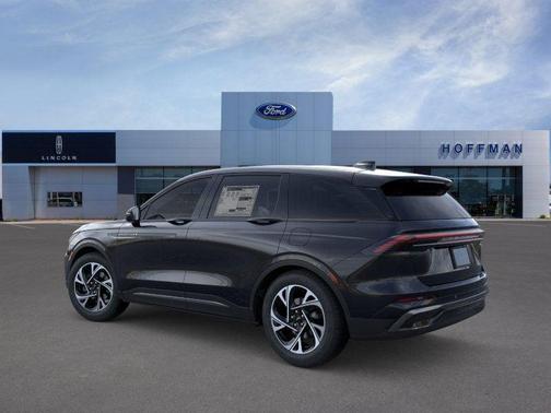 Infinite Black Metallic Clearcoat 2026 Lincoln Nautilus Premiere