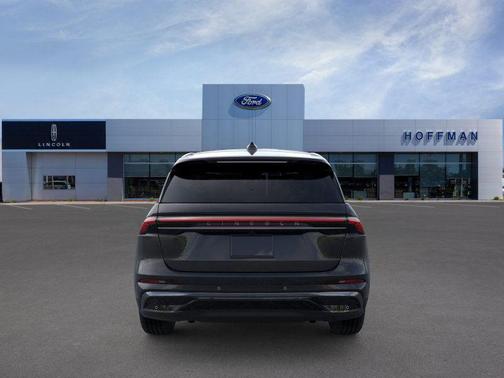 Infinite Black Metallic Clearcoat 2026 Lincoln Nautilus Premiere