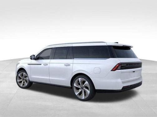 Pristine White Metallic Tri-Coat 2025 Lincoln Navigator Black Label
