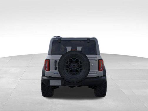 Avalanche Gray 2026 Ford Bronco Badlands