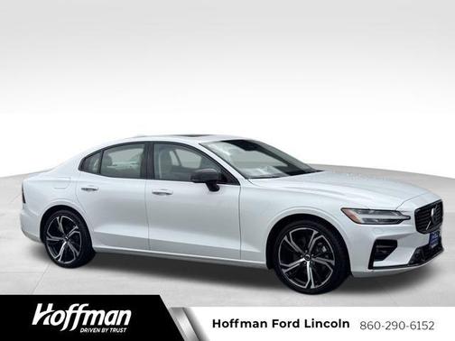 2024 Volvo S60 B5 Core Dark Theme