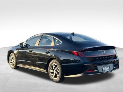 2023 Hyundai SONATA Hybrid Base
